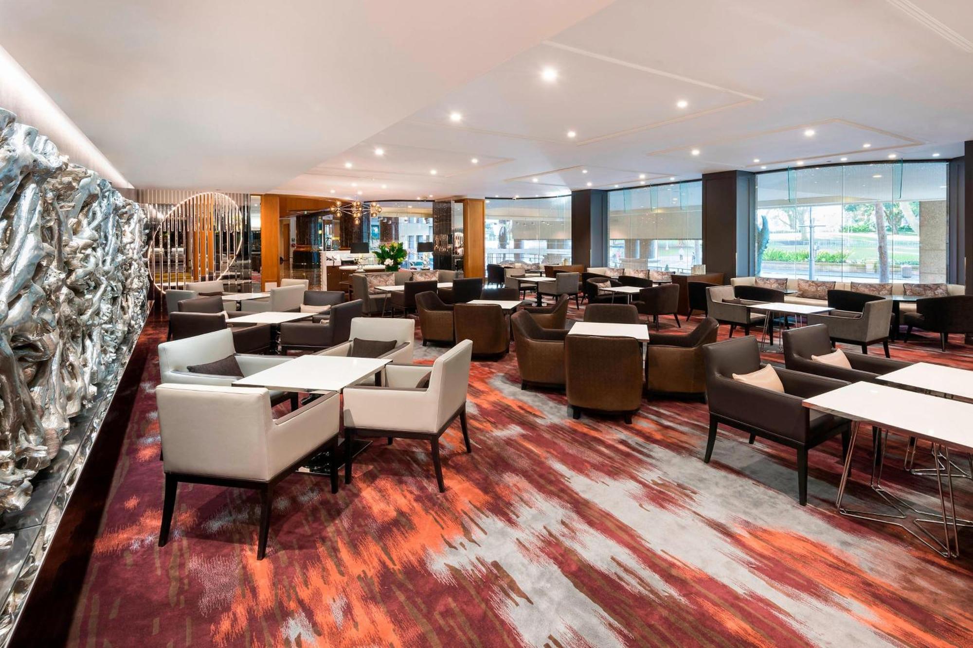 Sheraton Grand Sydney Hyde Park Exteriör bild The lounge at the airport