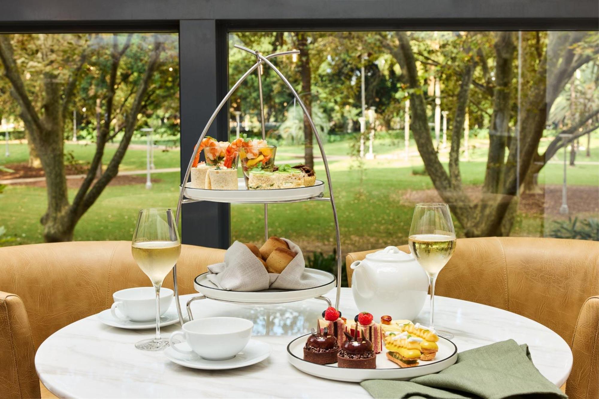 Sheraton Grand Sydney Hyde Park Exteriör bild Afternoon tea at the St. Regis
