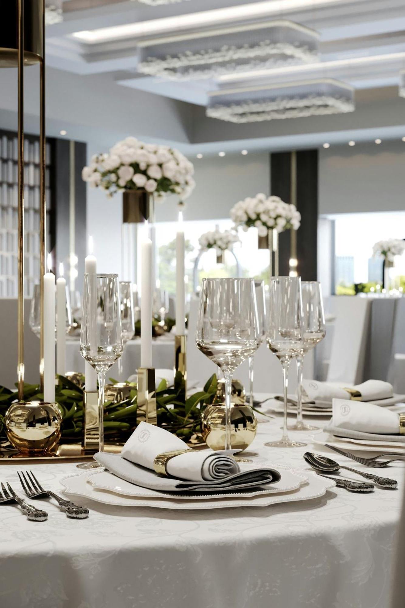 Sheraton Grand Sydney Hyde Park Exteriör bild A table set for a wedding reception
